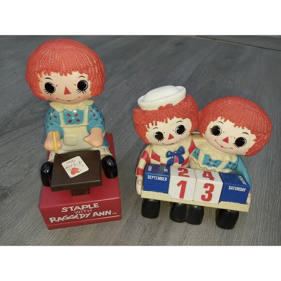 Raggedy Ann & Andy 1975 Desk Set Stapler and Calendar Pencil Holder - Picture 1 of 7